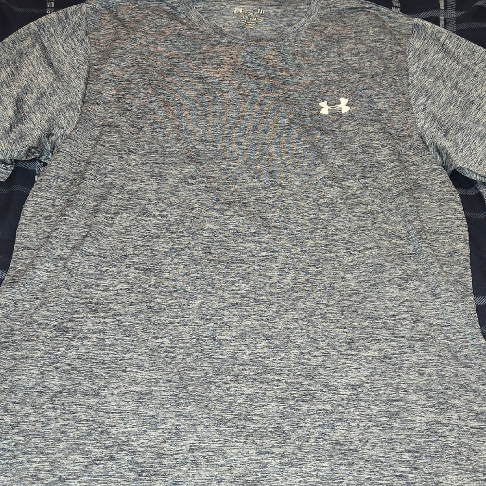 Under Armour Men's Heathered Gray Tee